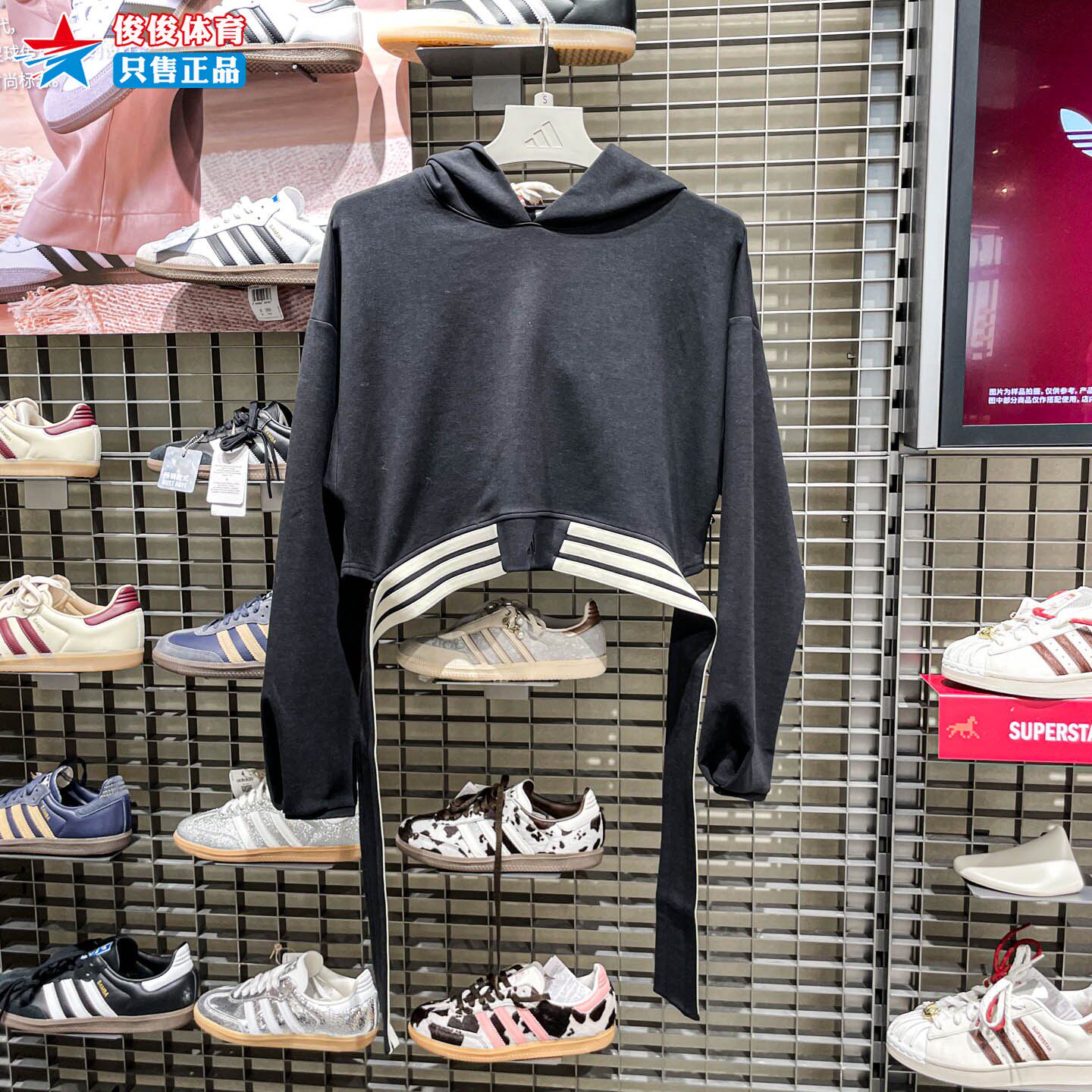 阿迪达斯2026春季新款女子短款运动休闲宽松连帽卫衣套头衫KX4642