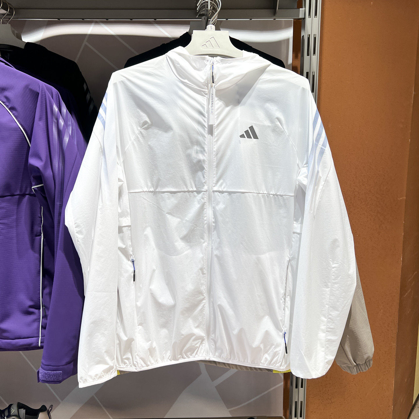 Adidas阿迪达斯外套男2026秋款轻薄连帽拒水皮肤衣运动夹克KY4913