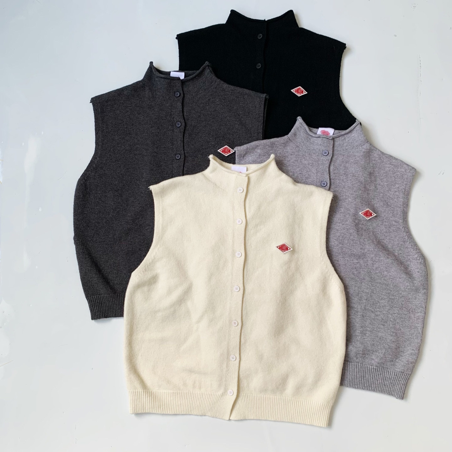 日系25秋新款Danton纯色简约百搭半高领卷边针织马甲