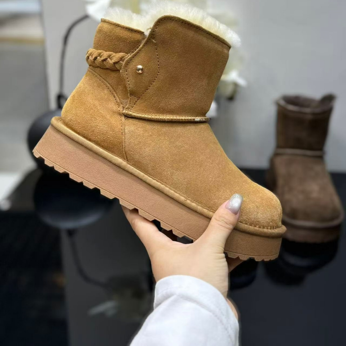 纯皮羊毛雪地靴防滑软底高端棉鞋