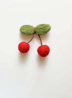 红色樱桃胸针 可爱羊毛毡水果樱桃别针徽章大衣包包配饰