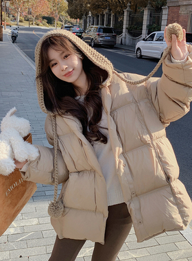 潮牌卡其色针织毛球连帽羽绒服女