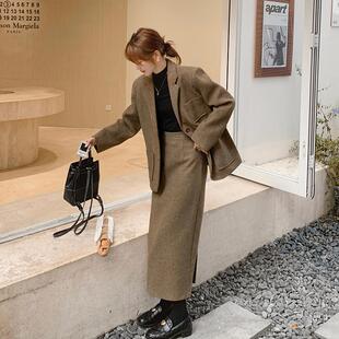 潮牌浅咖色设计感毛呢套装裙女士秋冬季新款休闲西装半身裙两件套