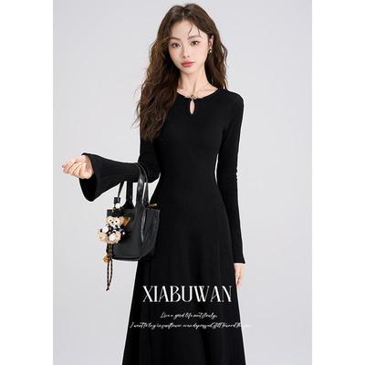 夏不晚法式复古打底针织连衣裙女新款冬天配大衣的裙子高级感长裙