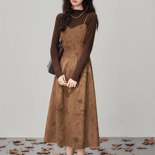 半口仙气秋冬新款女装咖色吊带裙打底衫两件套法式碎花收腰连衣裙