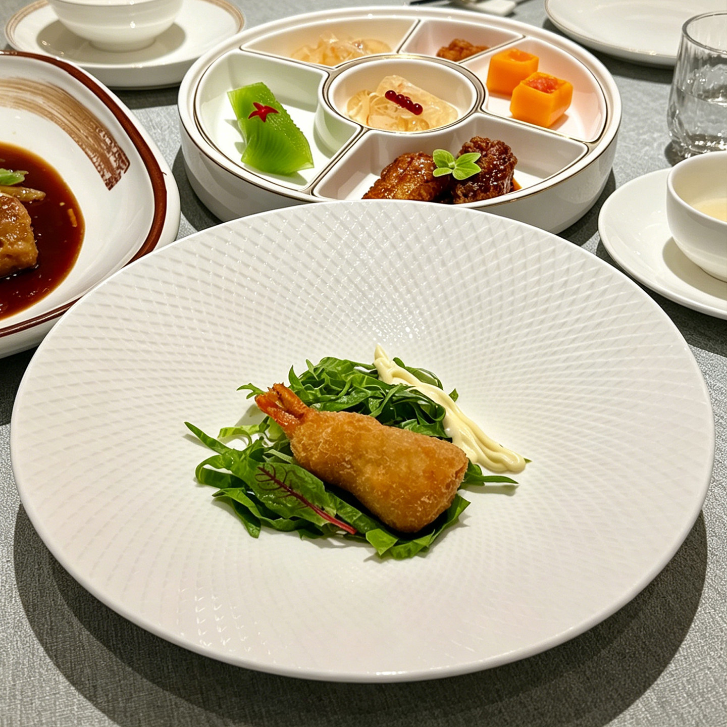 酒店中厨餐具钻石浮雕纹盘斗碗冷菜凉菜盘会所特色水煮喇叭沙律碗