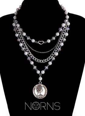 经典小黑裙小香风夸张配搭