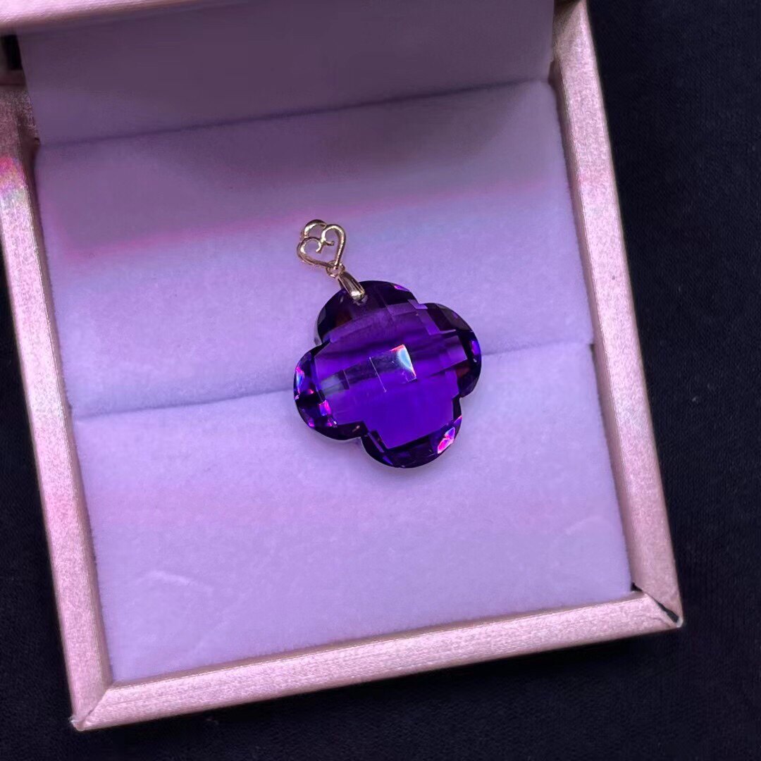 紫水晶四叶草18k金吊坠 裸石规格:18.5*18.5*9.7mm,重4克