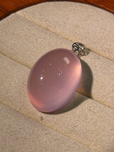 粉水晶蛋面吊坠18k白金扣头镶嵌 尺寸26.3-18-13mm