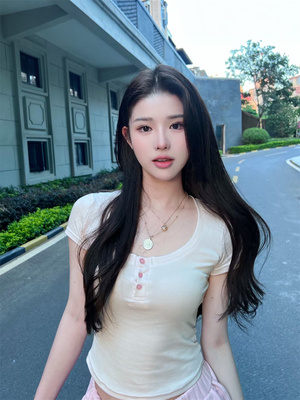 短袖休闲常规圆领女tee上衣