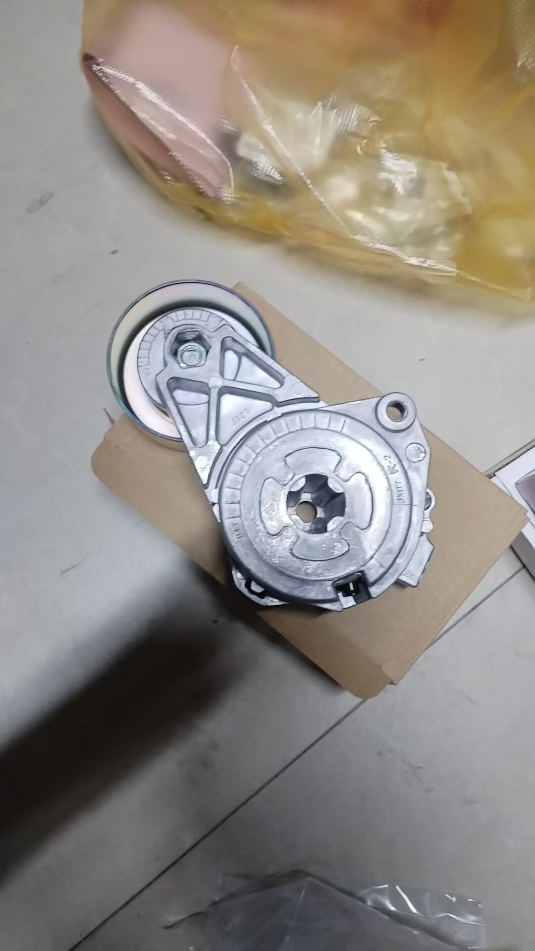皮带涨紧器总成 适配三菱帕杰罗V77V97V73V75