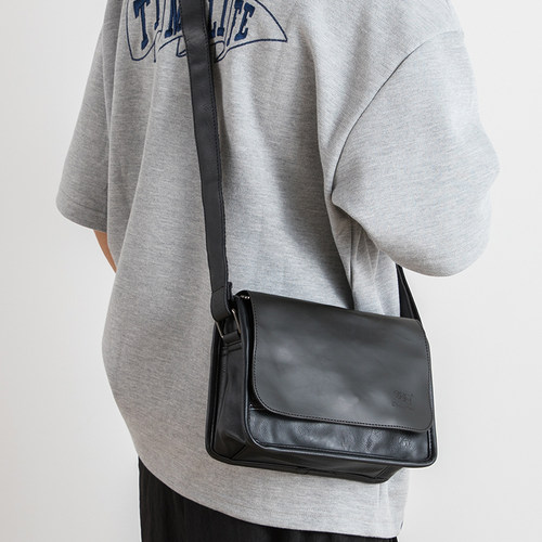 男单肩包时尚文艺休闲翻盖斜挎包