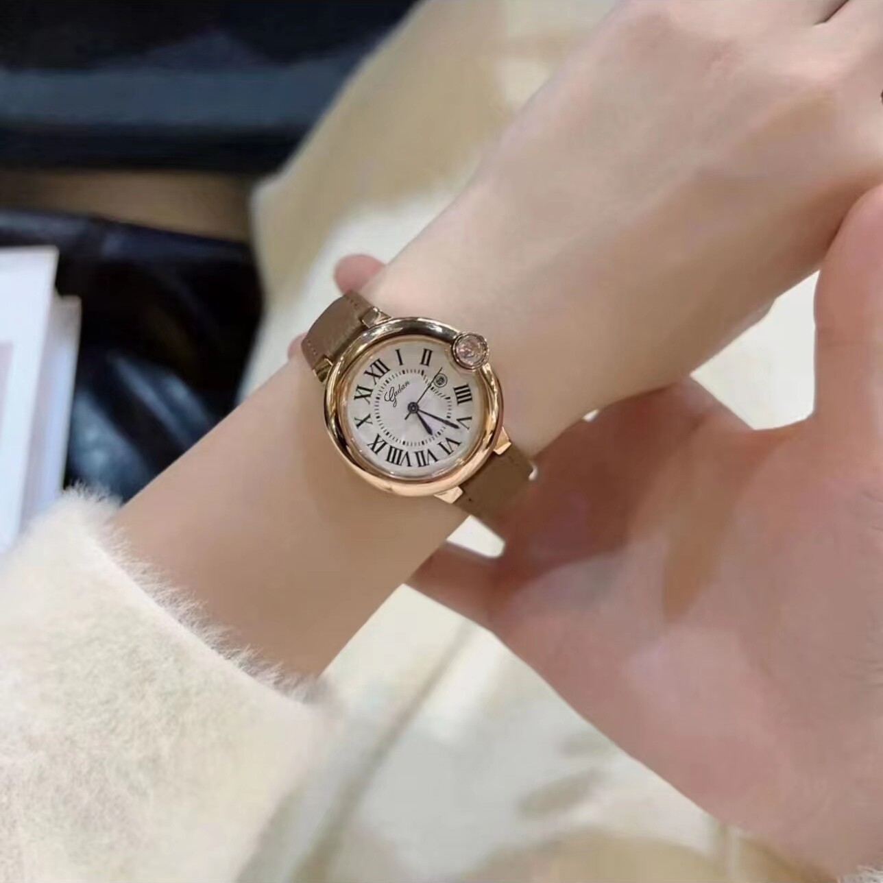 雅丹高级感告白气球女士石英表