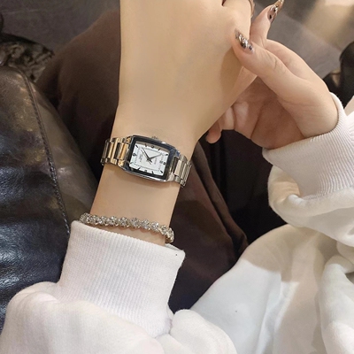 ibso高级设计感百搭女士石英表