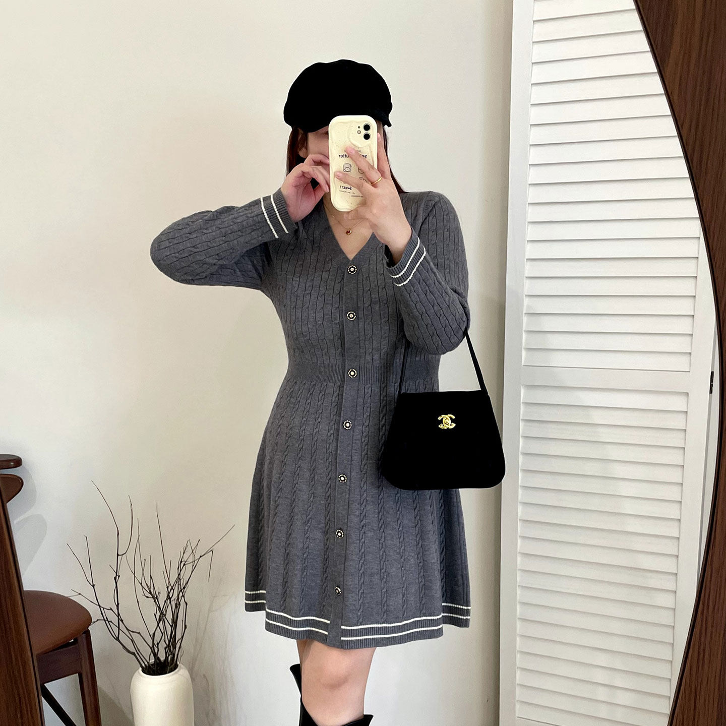 针织连衣裙2025冬季新款200斤胖mm加大码学院风v领气质显瘦毛衣裙