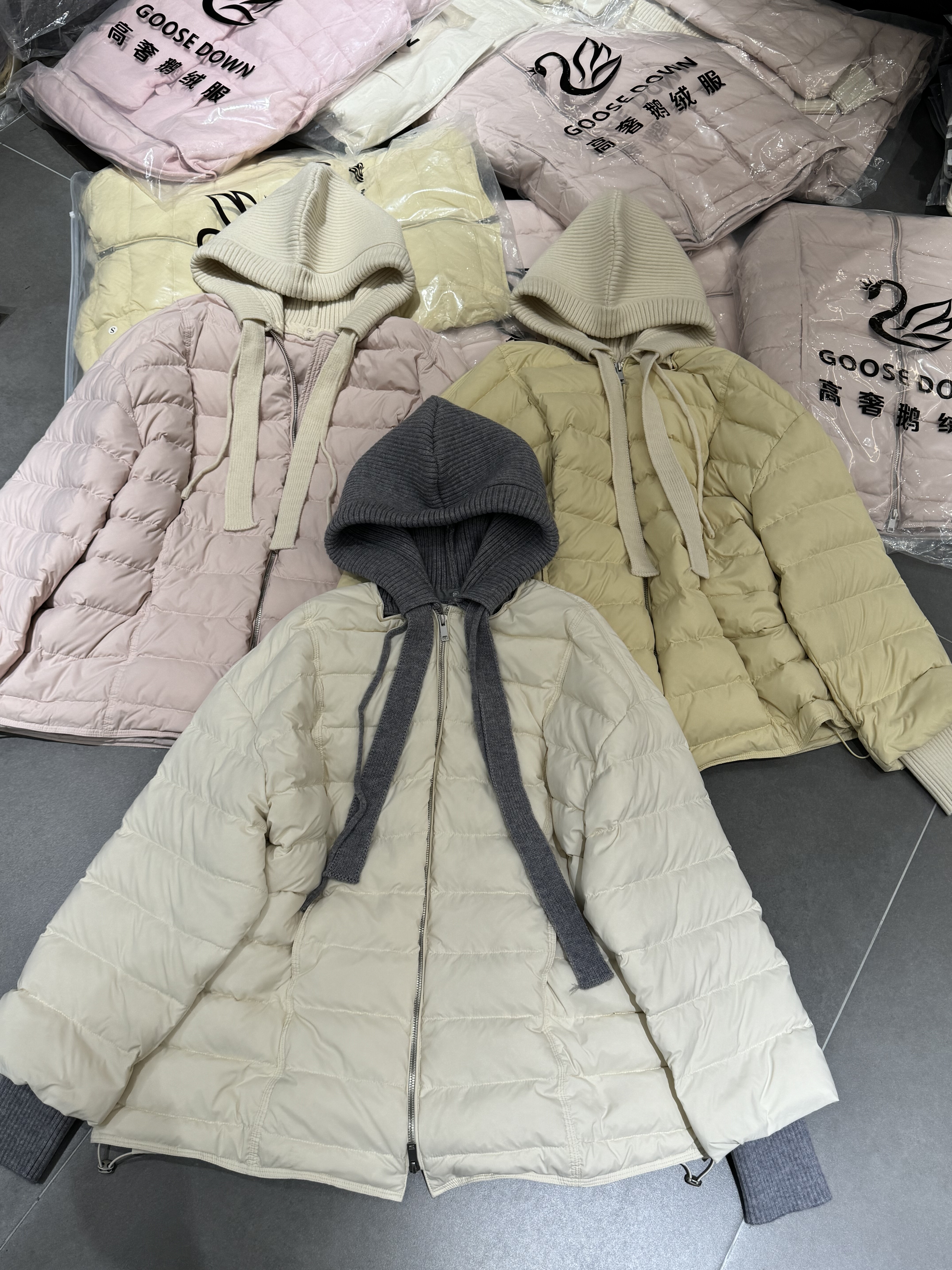 欧洲站2025冬季新款 欧货时尚拼接针织连帽宽松鹅绒面包服羽绒服