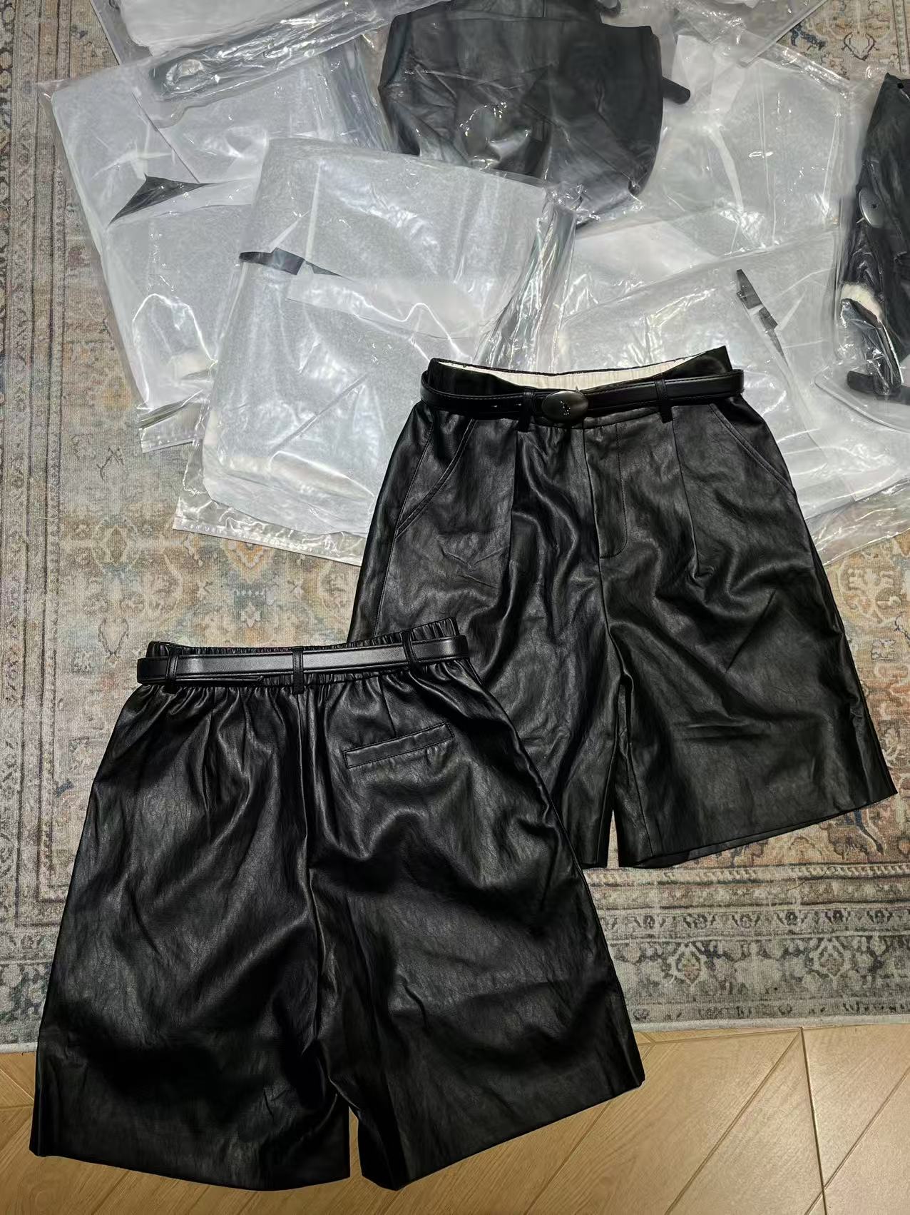 欧洲站2026秋季新款欧货时尚高腰显瘦百搭休闲皮短裤女配腰带