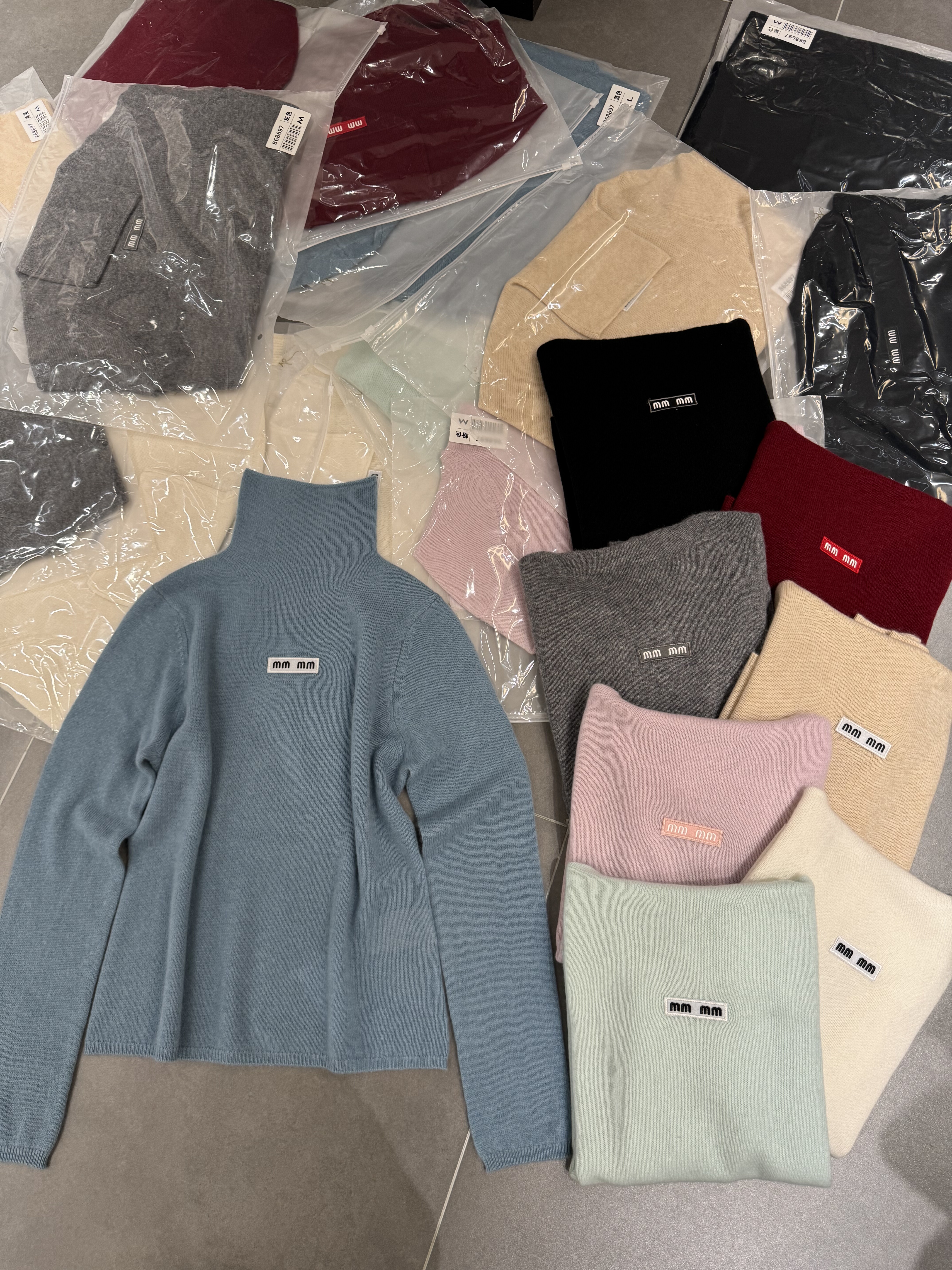 欧洲站2025秋冬新款欧货时尚高领显瘦百搭减龄山羊绒上衣打底衫