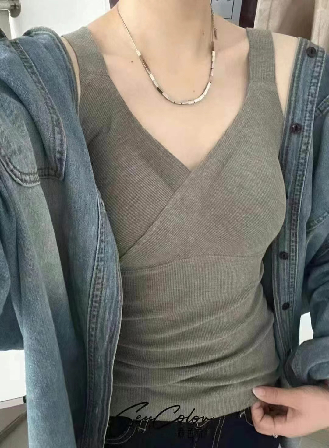 欧洲站2025秋冬新款欧货简约纯色带胸垫吊带背心女内搭外穿美背