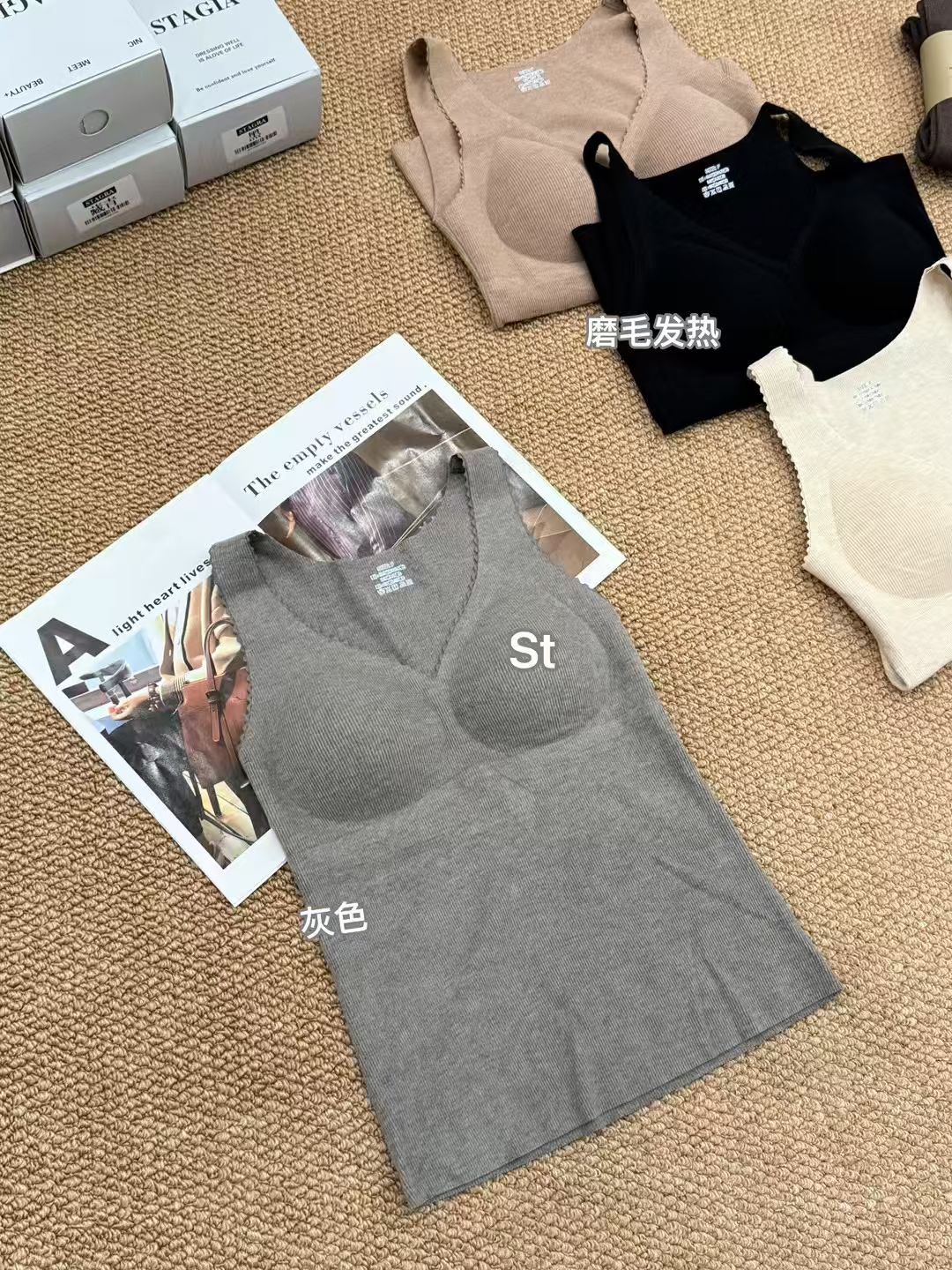 欧洲站2025秋冬新款欧货时尚V领带胸垫显瘦百搭磨毛保暖背心女