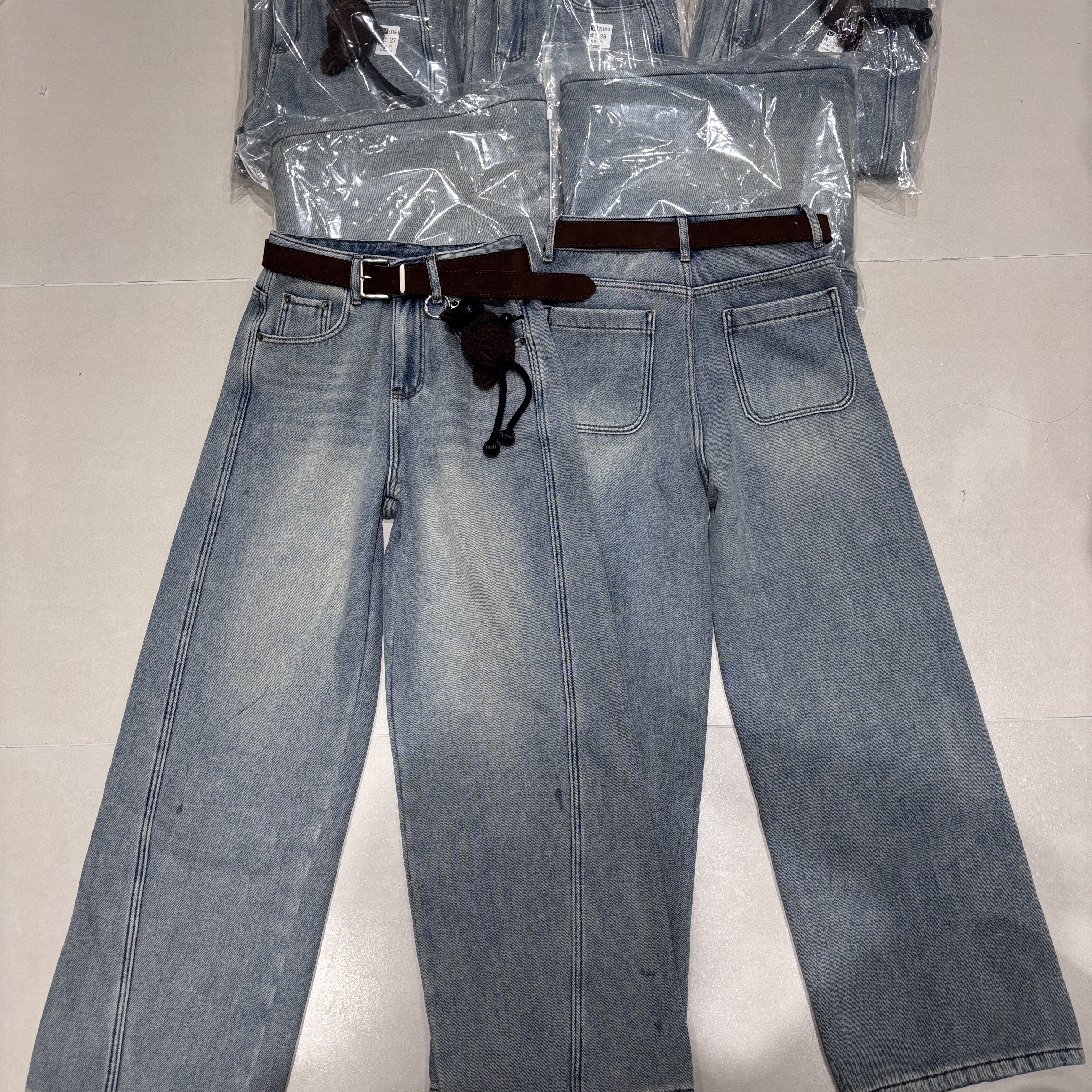 高腰显瘦加绒直筒牛仔裤长裤