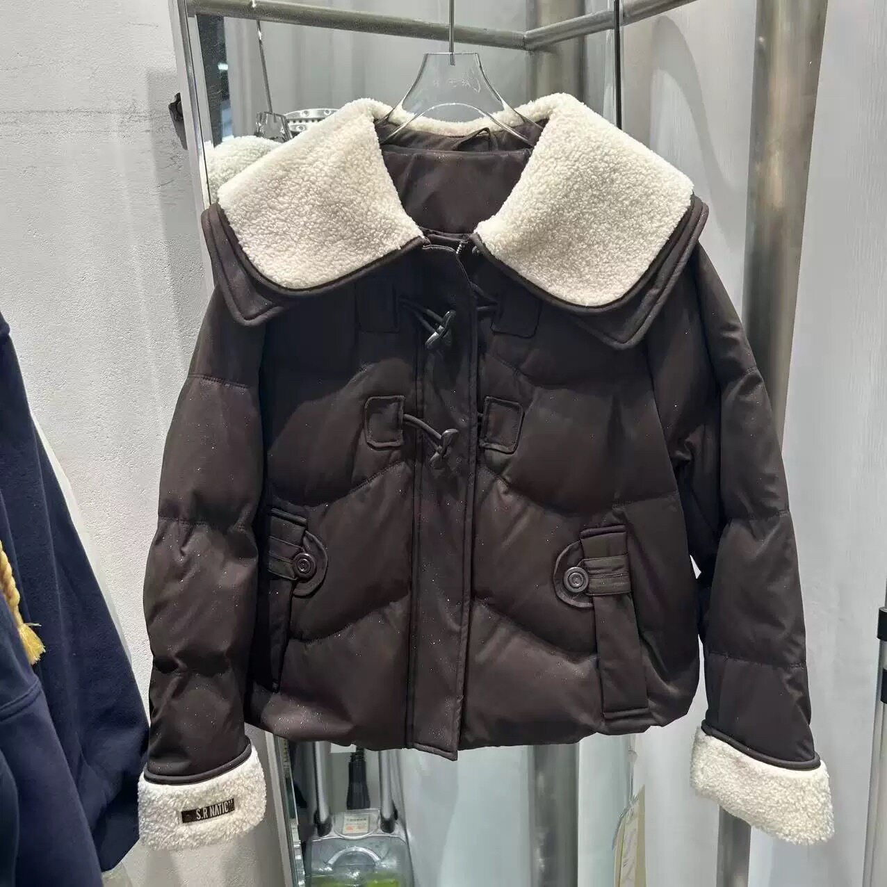 洋气毛绒娃娃领长袖盘扣羽绒服女羽绒服