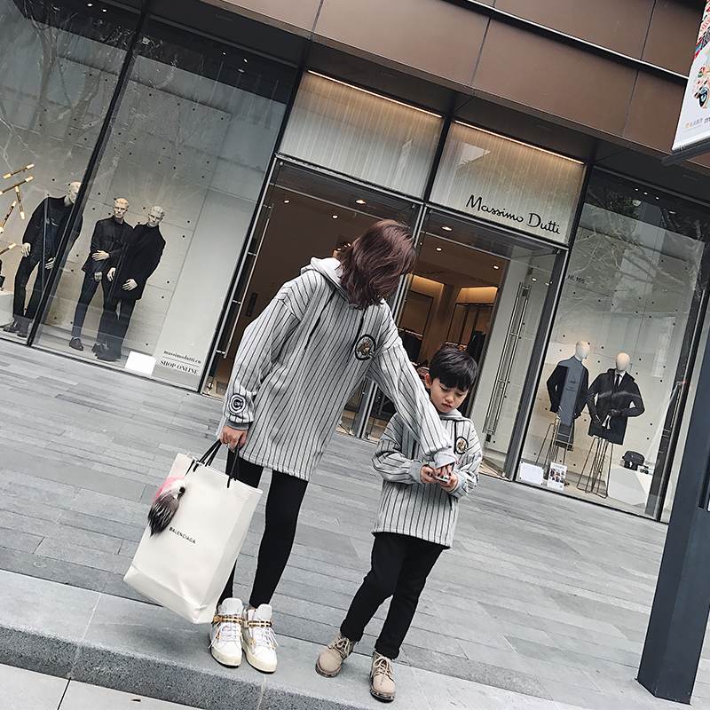 LUSON媽 春秋親子裝一家三口母子裝春秋紋連帽衛衣百搭常規款上衣