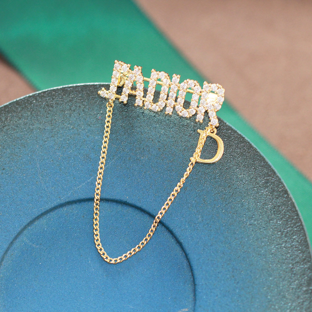 气质字母汉字眼镜蝴蝶船锚流苏胸针爱心方形几何图案别针女款配饰