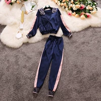 Осенняя короткая майка топ, толстовка с капюшоном с буквами, фонарь, штаны, комплект, 3 предмета