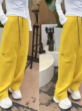 黄色运动阔腿筒裤裤女2026春秋弯刀新款刺绣高腰宽松休闲香蕉长裤