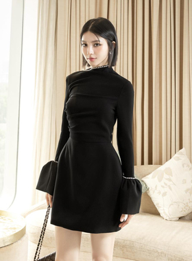 越南小众DARLING DIVA 2025年秋季新款显瘦简约黑色水钻喇叭袖裙