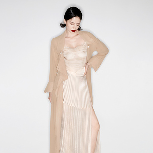 越南小众MUSTHAVE 2026年春季新款温柔杏色不规则垂感百褶三件套