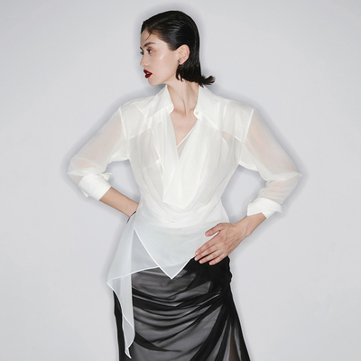 气质白色交叉上衣+黑白朦胧裙