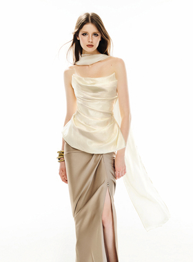 越南小众MUSTHAVE 2025年秋季新款弧形收腰抹胸+卡其色开衩半裙