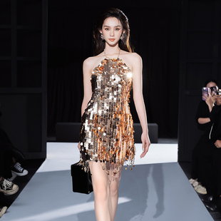 越南小众DARLING DIVA 2026年秋季限定性感御姐亮片挂脖连衣裙