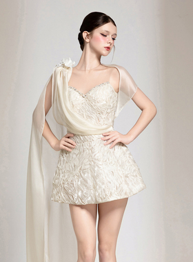 越南小众品牌CHOU PHAN 2025年秋季新款温润珍珠白立体裙