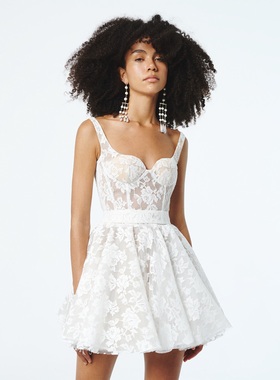 越南小众品牌ONONMM 2025年秋季新款法式蕾丝弧形包胸吊带裙