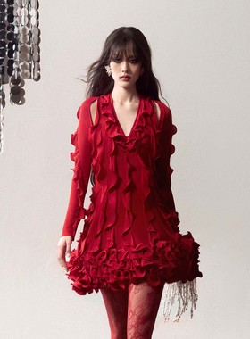 越南小众品牌MUSTHAVE 2026年春季新款红色风琴卷边喇叭裙