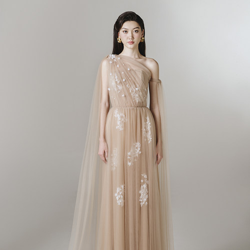 越南品牌JOSEPHINE 2026年春季新款单肩薄纱撞色花纹气质连衣裙