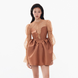 越南小众MUSTHAVE 2026夏季新款油画感焦糖蕾丝拼接弧形连衣裙