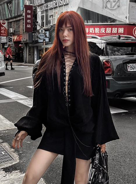 越南小众品牌DATT 2024年春夏新款酷飒辣妹风深v绑带灯笼袖短袖