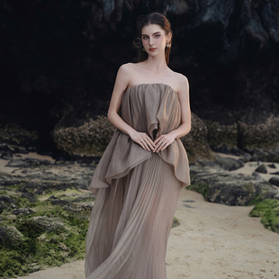 越南小众DARLING DIVA 2025年春季新款自然优雅咖色抹胸度假裙