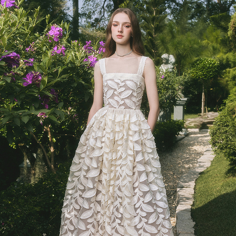 越南小众LINH PHUNG 2024年春夏新款植物治愈立体叶子刺绣长裙