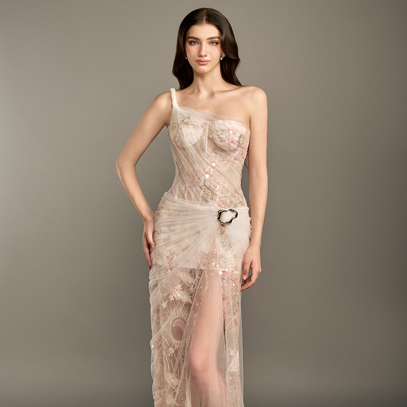 越南小众品牌ROSIE 2025年春季新款魅力风情星月印花连衣裙