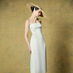 极简主义白色一片式 新款 吊带裙 2026年春季 越南小众品牌MAVEN