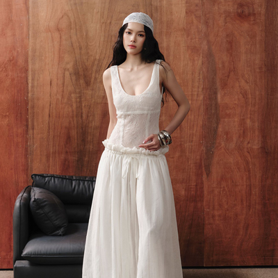 越南小众品牌MONICO 2026年春季新款朦胧清新白色U领吊带长裙