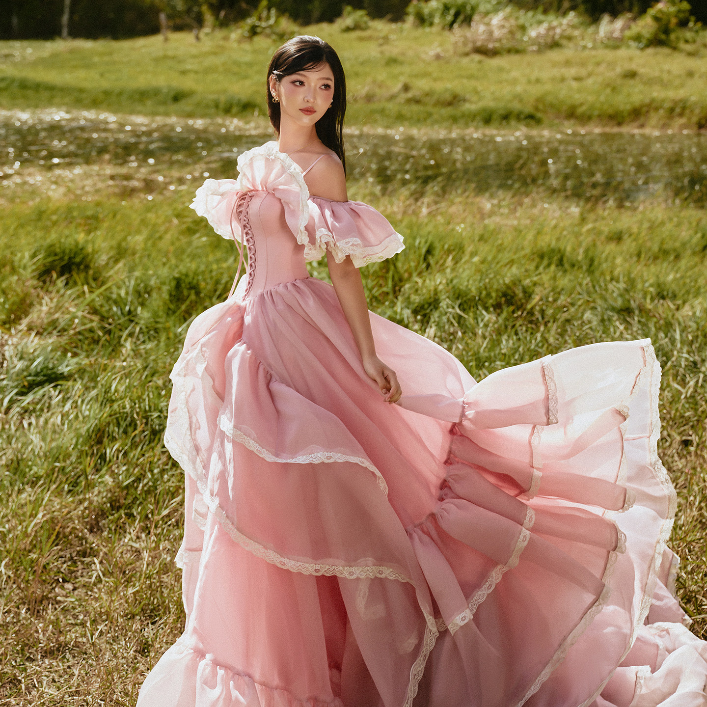 越南小众品牌SISSY 2026年春季新款宫廷风甜妹粉色蕾丝边连衣裙