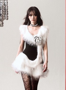 越南小众品牌MUSTHAVE 2026年春季新款雪花绒感黑白收腰连衣裙