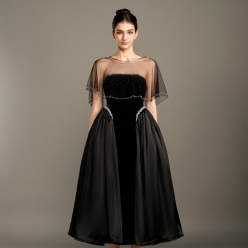 越南小众品牌ROSIE 2025年春季新款星河碎钻披肩式连衣裙