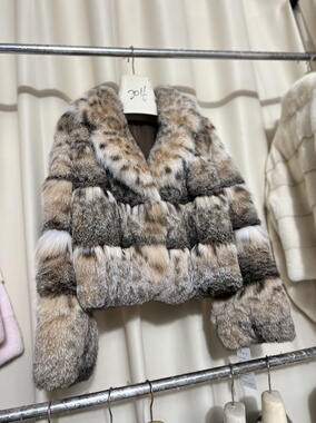 2025新款进口Lynx猫西装领青果领横排短款皮草外套时尚年轻